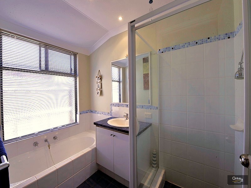 12 Bethel Corner, Halls Head WA 6210