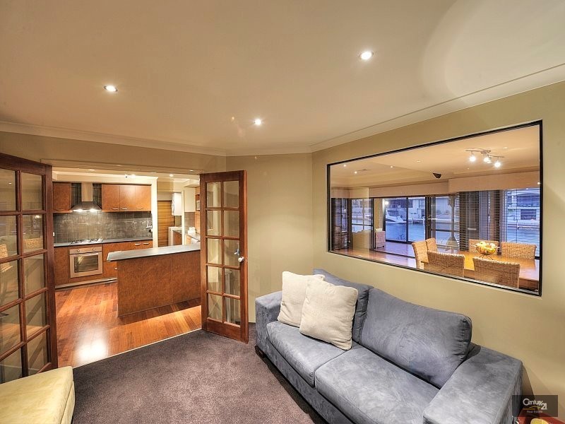 39 Leisure Way, Port Mandurah, Halls Head WA 6210