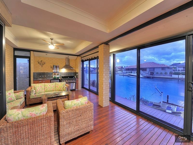 39 Leisure Way, Port Mandurah, Halls Head WA 6210