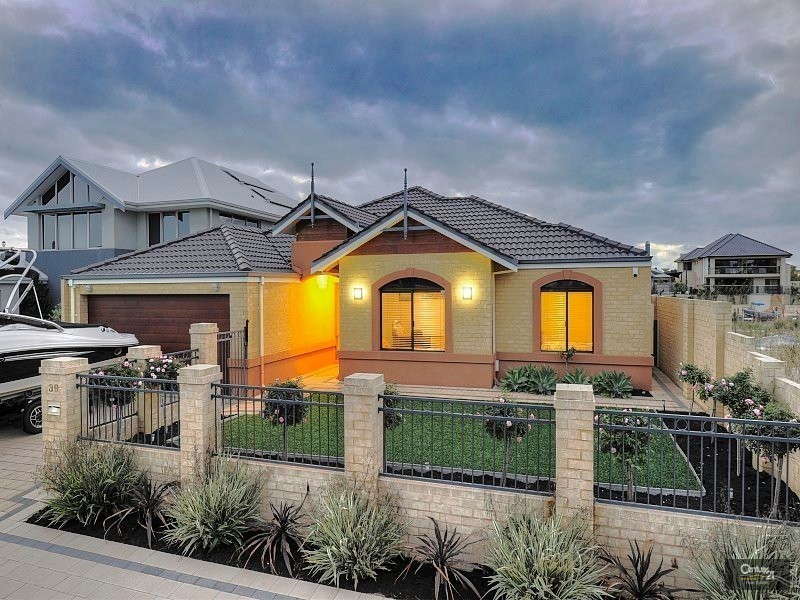 39 Leisure Way, Port Mandurah, Halls Head WA 6210