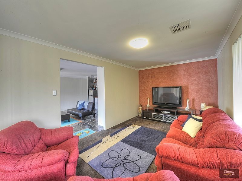 36 Sunningdale Chase, Meadow Springs WA 6210