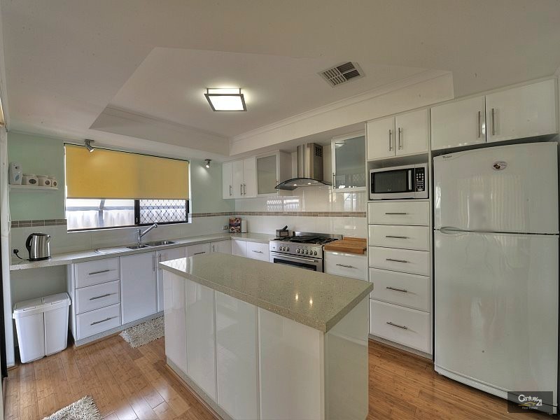 36 Sunningdale Chase, Meadow Springs WA 6210