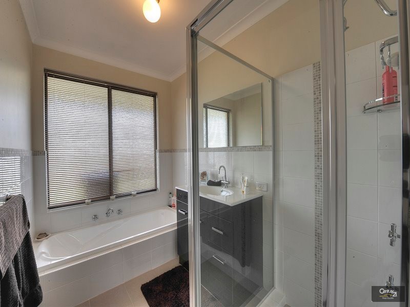 36 Sunningdale Chase, Meadow Springs WA 6210