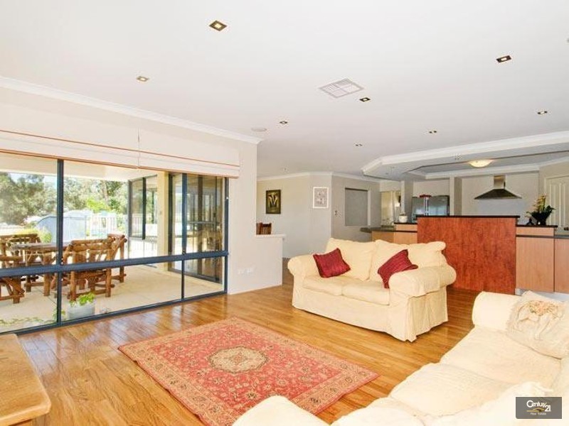 5 Wirra Lane, Lakelands WA 6180