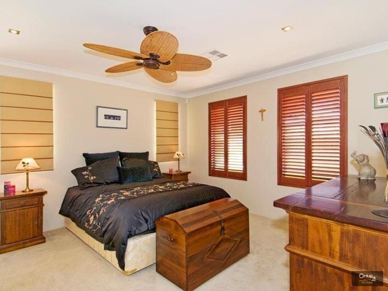 5 Wirra Lane, Lakelands WA 6180