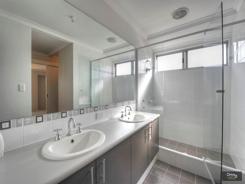 18 St Cloud Link, Meadow Springs WA 6210