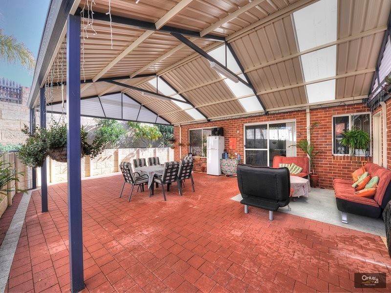 11 Peron Place, San Remo WA 6210