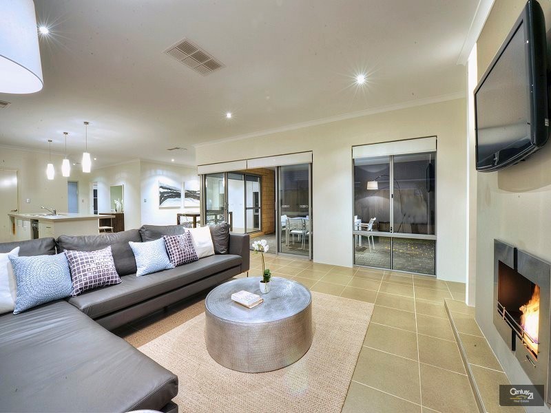 18 Tectona Way, Halls Head WA 6210