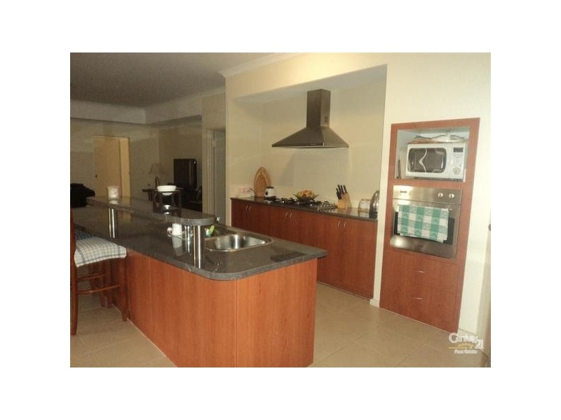 16 Adriana Way HALLS HEAD, Mandurah WA 6210