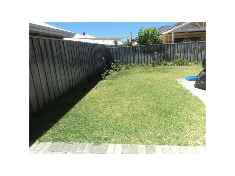 16 Adriana Way HALLS HEAD, Mandurah WA 6210