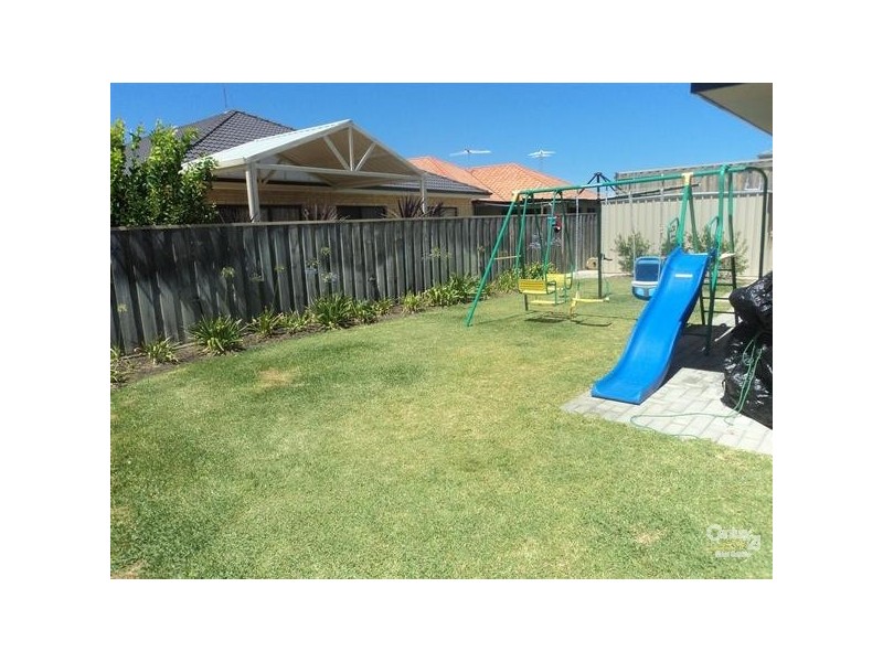 16 Adriana Way HALLS HEAD, Mandurah WA 6210