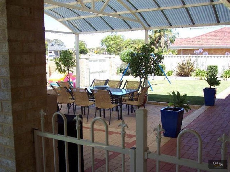 23 Canterbury Terrace, Meadow Springs WA 6210