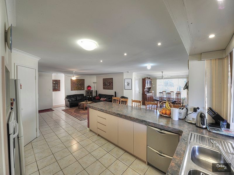 72  Floribunda Avenue, Halls Head WA 6210