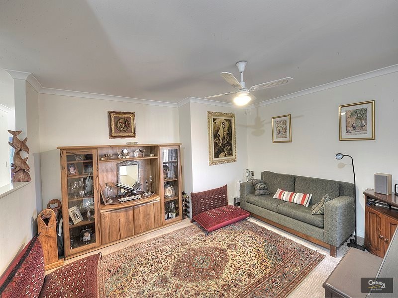 72  Floribunda Avenue, Halls Head WA 6210