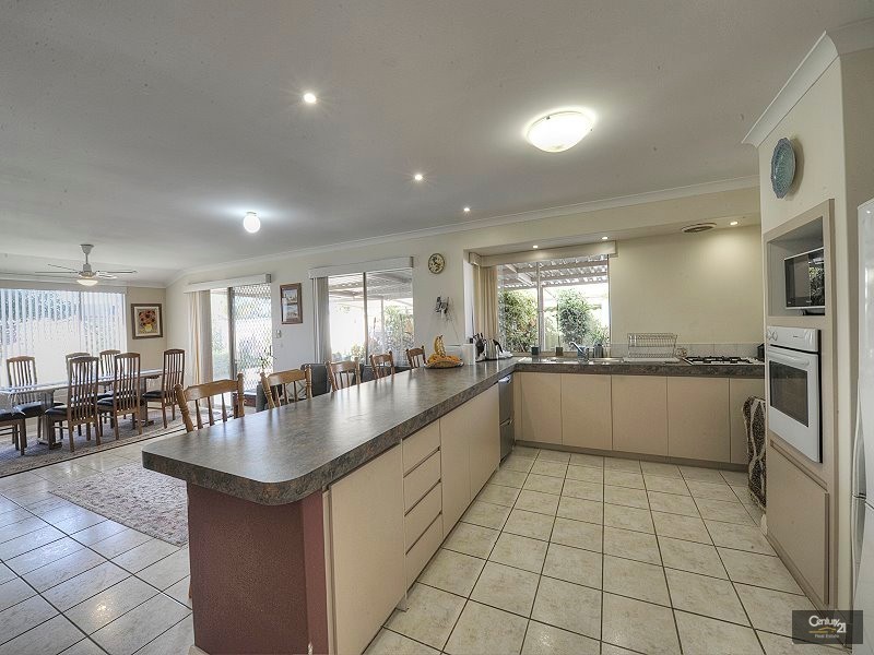 72  Floribunda Avenue, Halls Head WA 6210