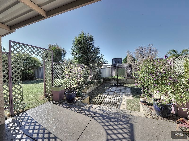 72  Floribunda Avenue, Halls Head WA 6210