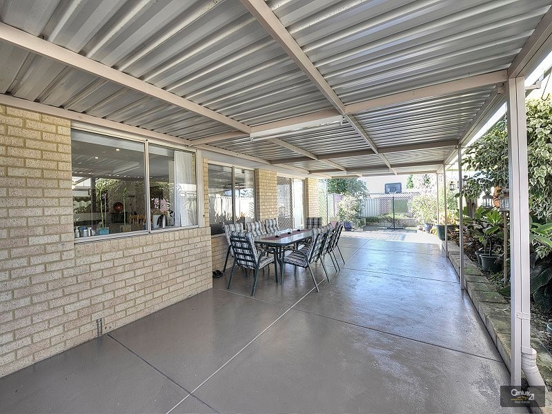 72  Floribunda Avenue, Halls Head WA 6210