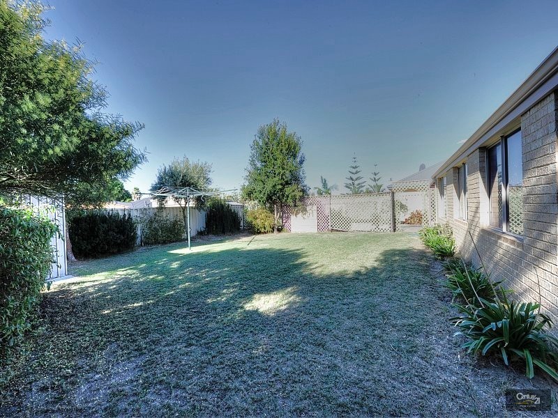 72  Floribunda Avenue, Halls Head WA 6210