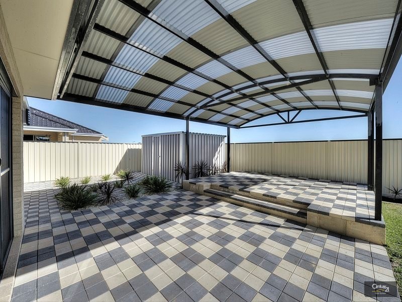 15 Lady Stirling Parade, Madora Bay WA 6210