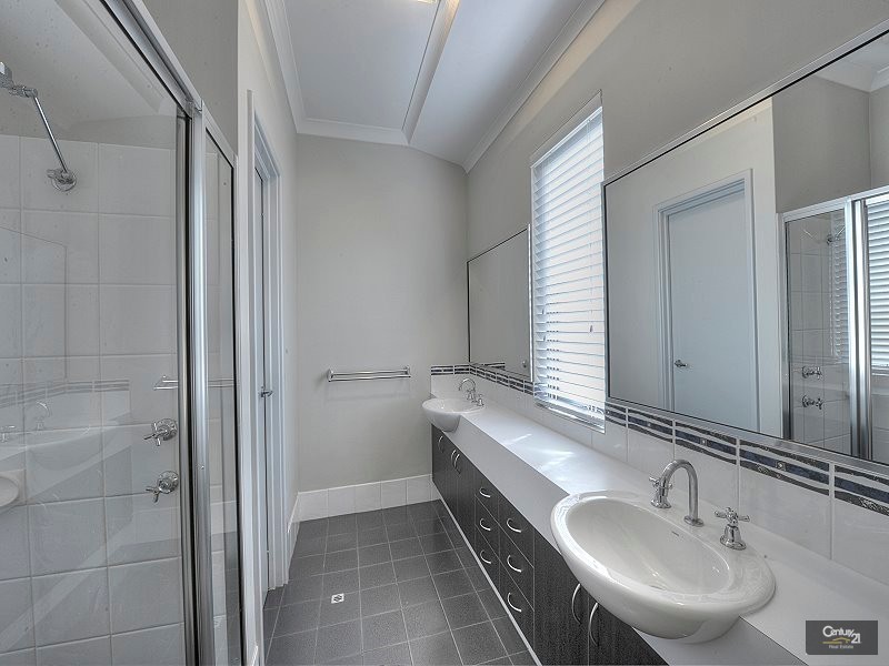 15 Lady Stirling Parade, Madora Bay WA 6210