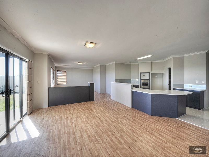 15 Lady Stirling Parade, Madora Bay WA 6210