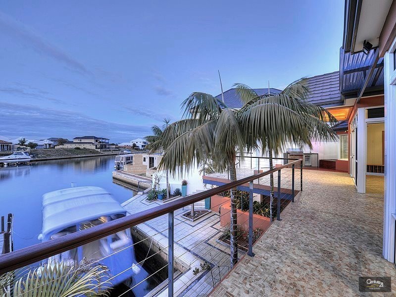 48 Brindabella Crescent, Halls Head WA 6210