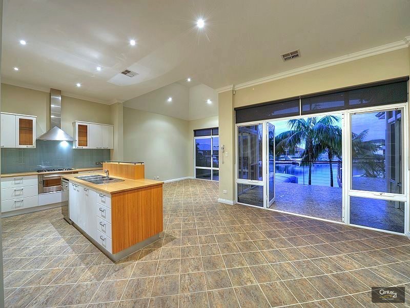 48 Brindabella Crescent, Halls Head WA 6210