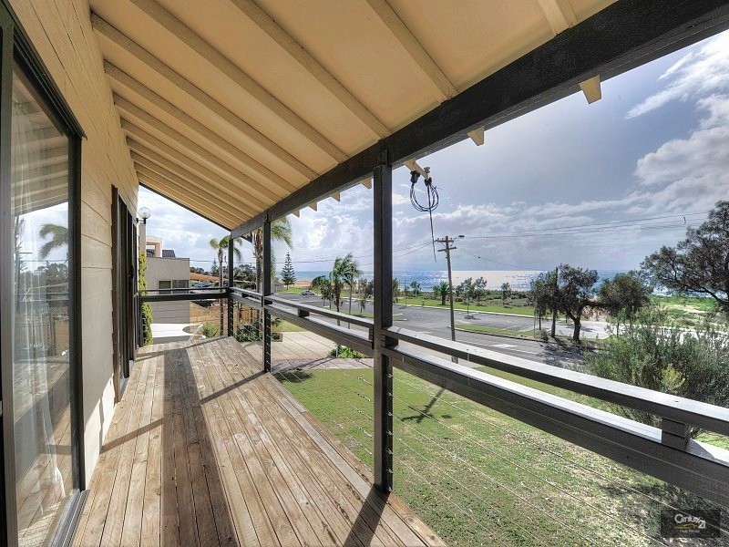 5A Halls Head Parade, Halls Head WA 6210