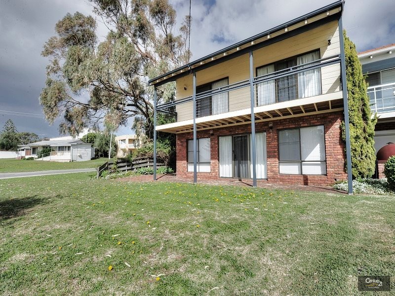 5A Halls Head Parade, Halls Head WA 6210
