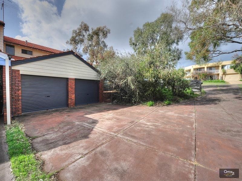 5A Halls Head Parade, Halls Head WA 6210