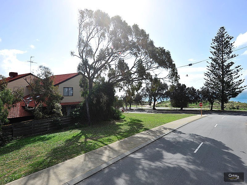 5A Halls Head Parade, Halls Head WA 6210