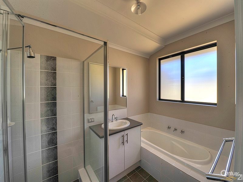 42b Leslie Street, Dudley Park WA 6210