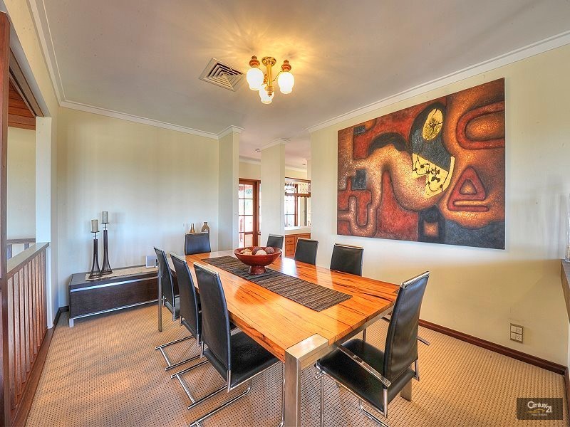 16 Carina Circle, Halls Head WA 6210