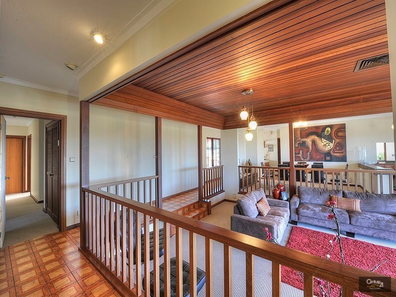 16 Carina Circle, Halls Head WA 6210