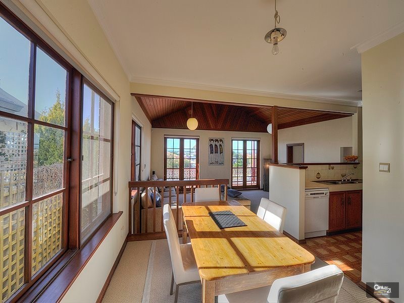 16 Carina Circle, Halls Head WA 6210