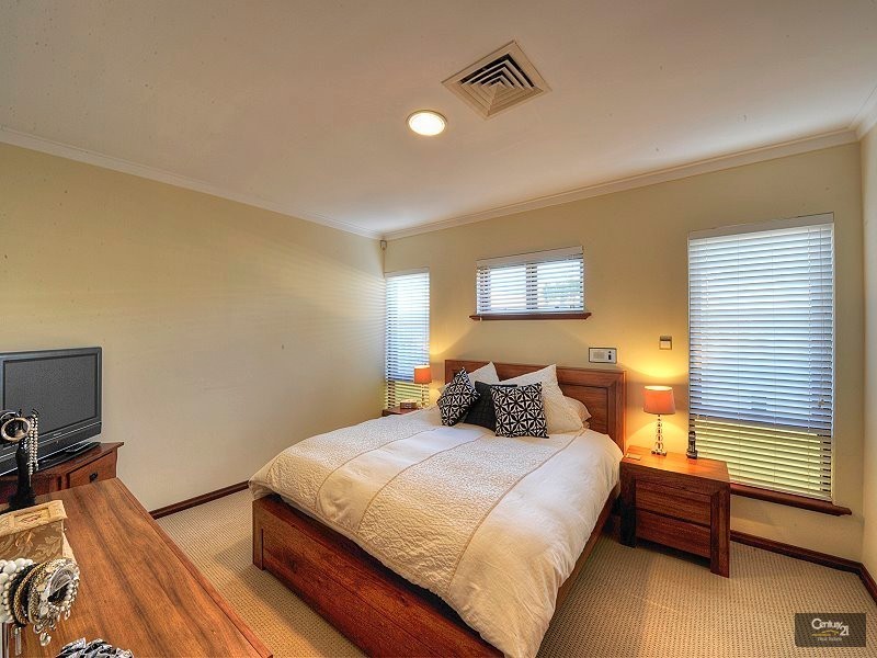 16 Carina Circle, Halls Head WA 6210