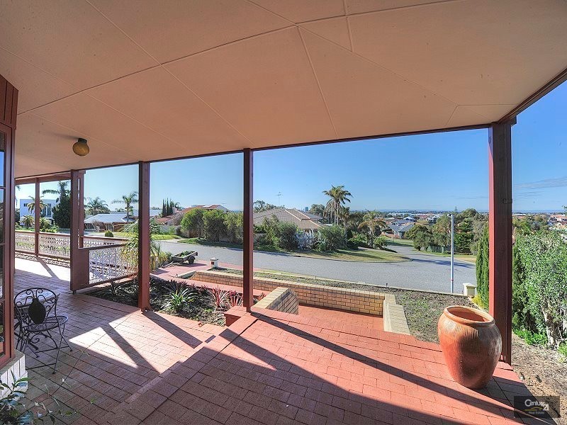 16 Carina Circle, Halls Head WA 6210