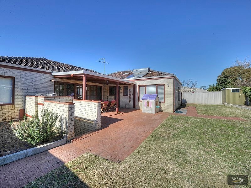 16 Carina Circle, Halls Head WA 6210