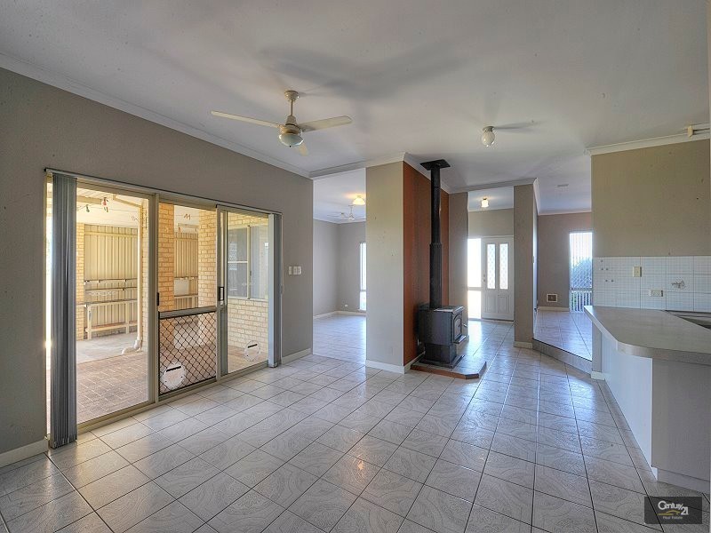 21 Casuarina Drive, Halls Head WA 6210