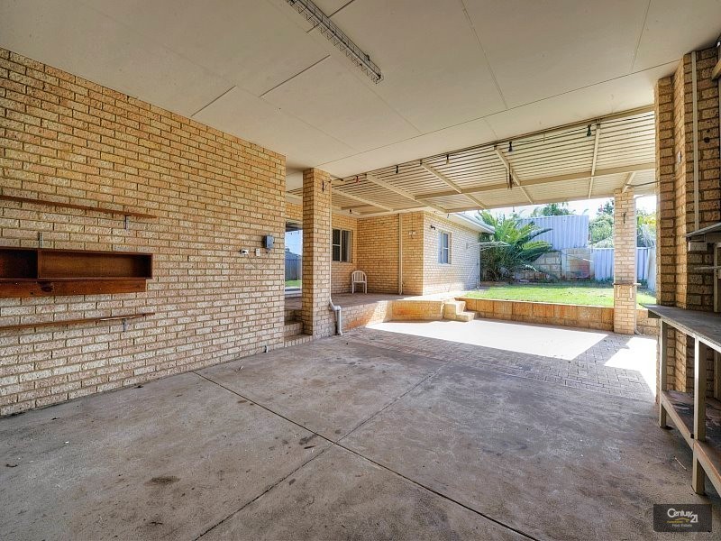 21 Casuarina Drive, Halls Head WA 6210