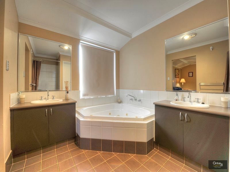 25 Guillardon Terrace, Madora Bay WA 6210