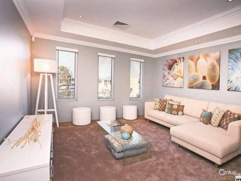 2 Splendens Turn, Halls Head WA 6210