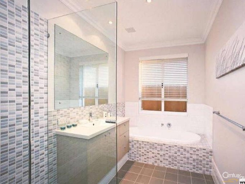 2 Splendens Turn, Halls Head WA 6210