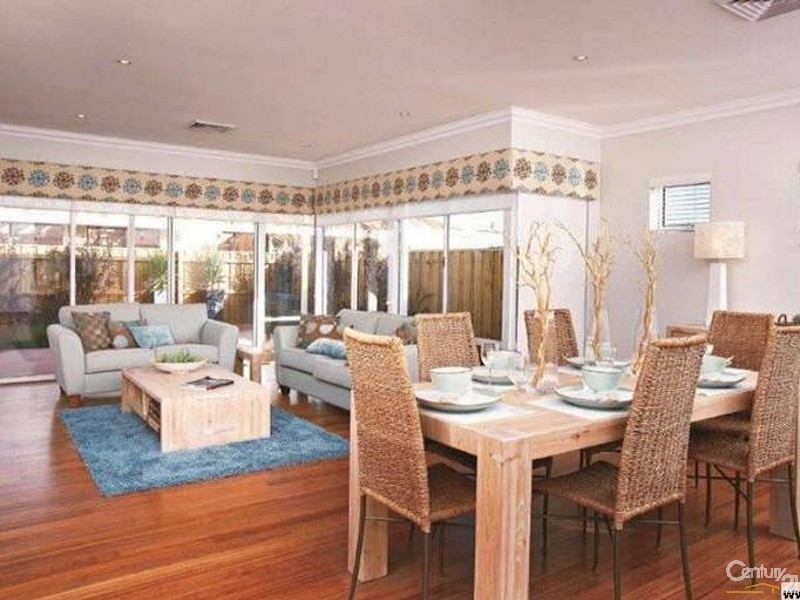 2 Splendens Turn, Halls Head WA 6210