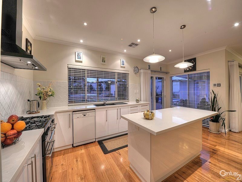 21 Arramall Trail, Lakelands WA 6180