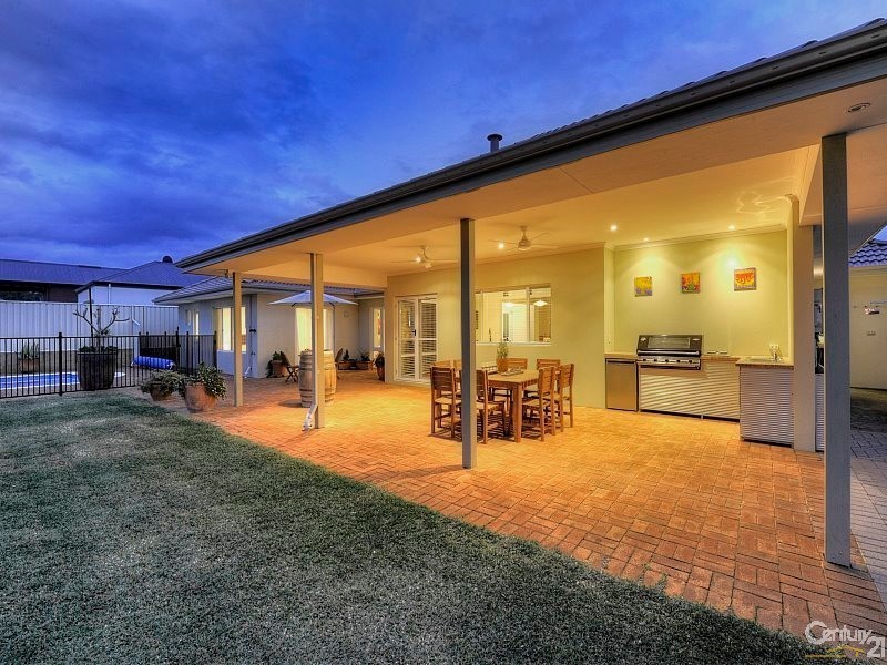 21 Arramall Trail, Lakelands WA 6180