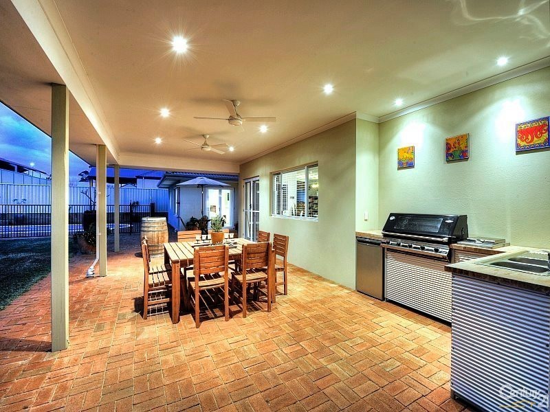 21 Arramall Trail, Lakelands WA 6180