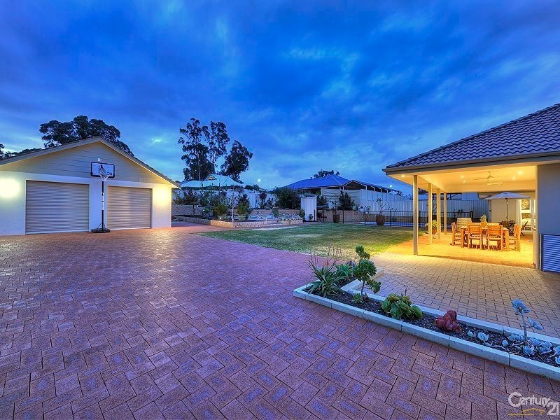 21 Arramall Trail, Lakelands WA 6180