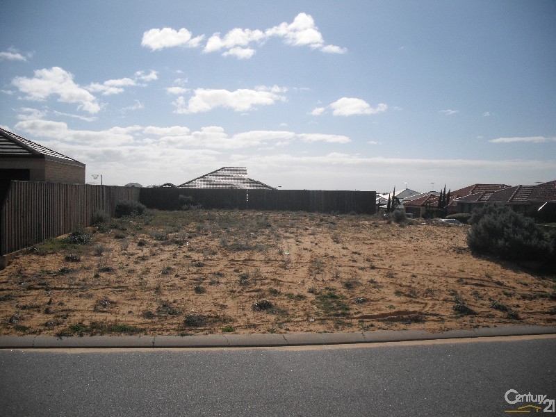16 Waratah Circle, Halls Head WA 6210