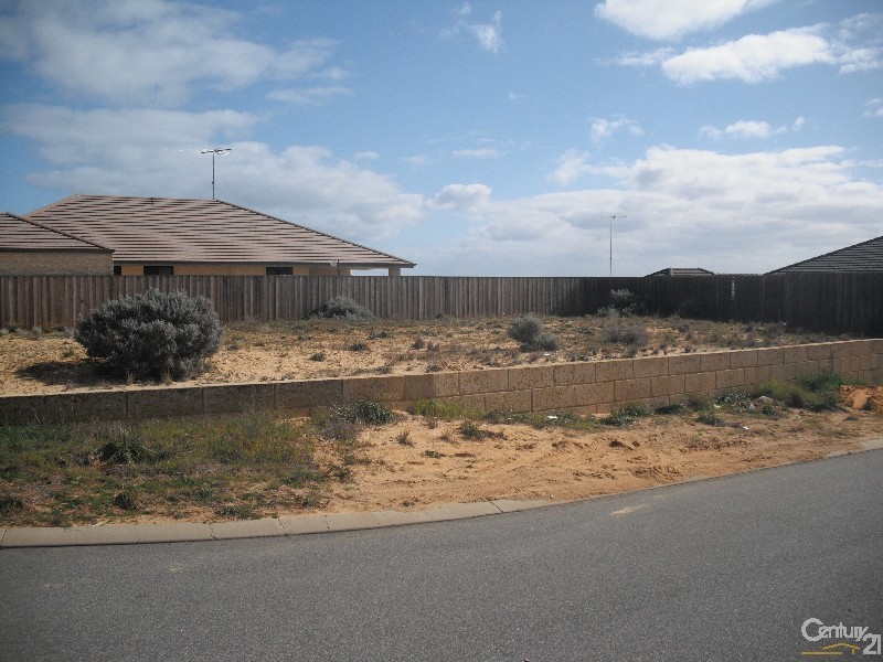 16 Waratah Circle, Halls Head WA 6210